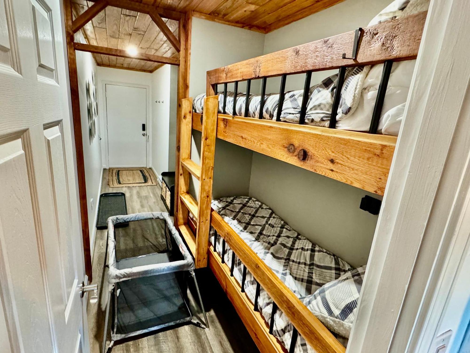 The Sugar Suite - Renovated With A View! Ac! Pool, Hot Tub, Sauna, Gym, Ev Sugar Mountain Bagian luar foto